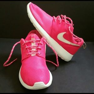 Nike Tennis Shoes